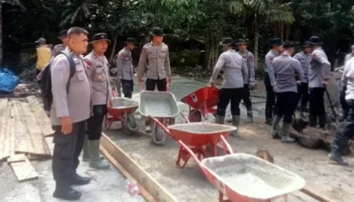 Polri dan Pemda Bangun Huntara untuk Korban Bencana Bayang Utara Pesisir Selatan
