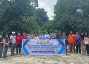 Sinergi Mahasiswa, Polisi, dan Desa Hijaukan Pangkalan Gondai Lewat Gerakan Tanam Pohon