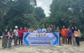 Sinergi Mahasiswa, Polisi, dan Desa Hijaukan Pangkalan Gondai Lewat Gerakan Tanam Pohon