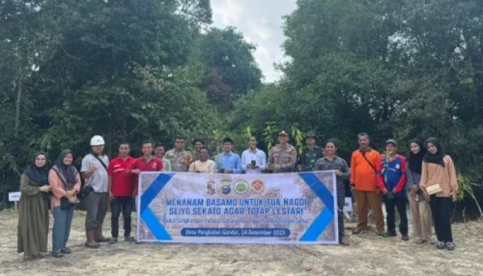 Sinergi Mahasiswa, Polisi, dan Desa Hijaukan Pangkalan Gondai Lewat Gerakan Tanam Pohon