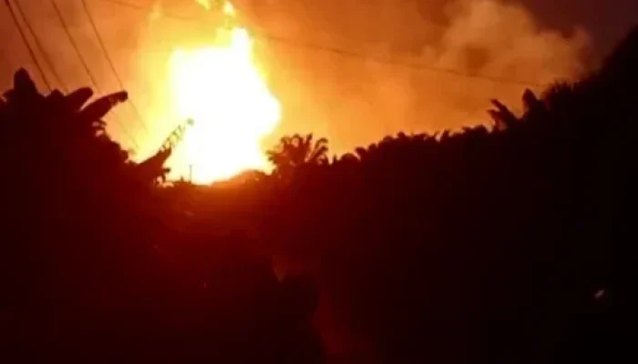 Pipa Gas TGI Bocor dan Terbakar di Inhil, Api Menjulang 15 Meter Picu Kepanikan Warga
