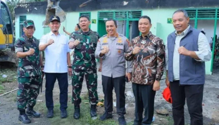 Kebakaran Asrama Pancasila, Wako Pekanbaru Pimpin Gotong Royong Pemulihan Lokasi