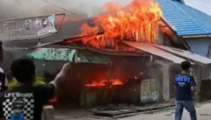 Api Mengamuk di Jalan Pemda Pelalawan, Enam Pintu Rumah Petak Hangus