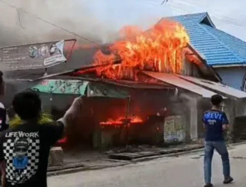 Api Mengamuk di Jalan Pemda Pelalawan, Enam Pintu Rumah Petak Hangus