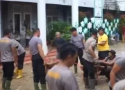 Pulihkan Sekolah Pascabanjir, Polres Langsa Turun Tangan Bersihkan SMPN 2