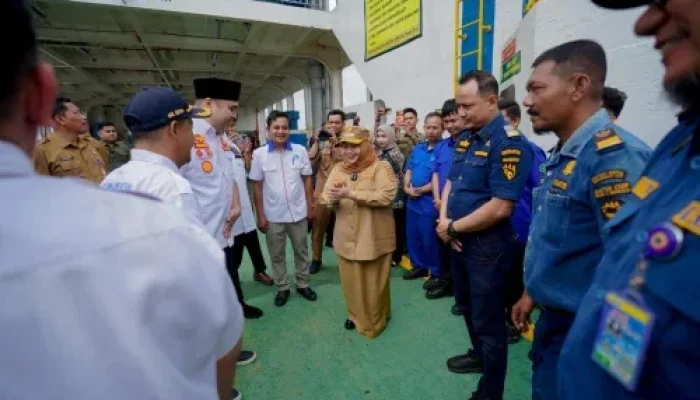 Menjaga Nadi Negeri Pesisir, Bupati Kasmarni Turun Langsung Pastikan Layanan Prima RoRo Bengkalis