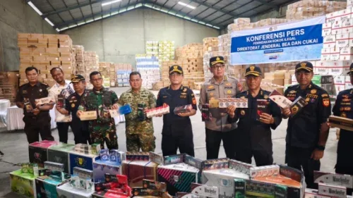 Gudang Rokok Ilegal Rp300 Miliar Digerebek Bea Cukai di Pekanbaru