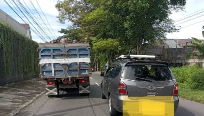Angkut Material Tol Tanpa Terpal, Warga Banyurejo Desak Penindakan Tegas