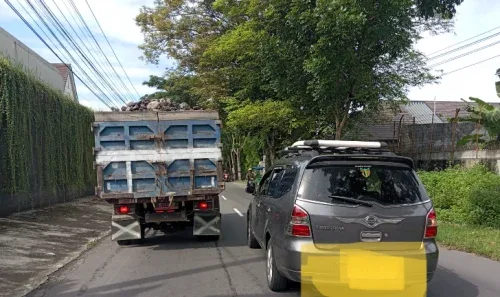 Angkut Material Tol Tanpa Terpal, Warga Banyurejo Desak Penindakan Tegas