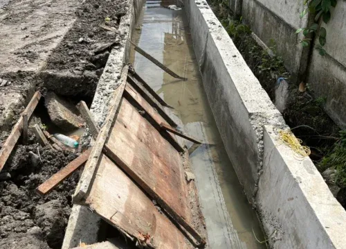 Diduga Bermasalah, Wawako Pekanbaru Perintahkan PUPR Cek Proyek Drainase Bangau Sakti