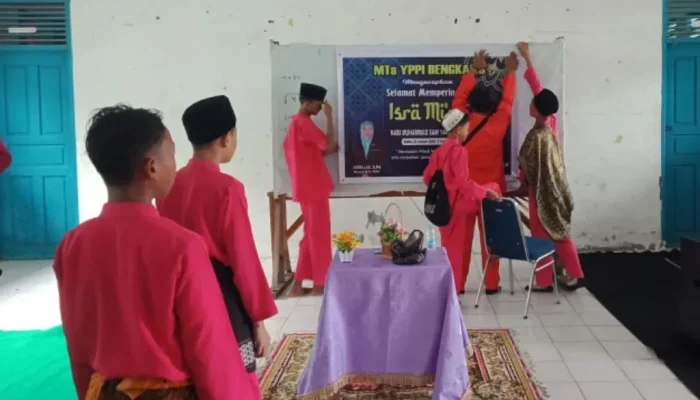 Semangat Kebersamaan Warnai Gotong Royong MTsS YPPI Bengkalis Jelang Isra’ Mi’raj 1447 H