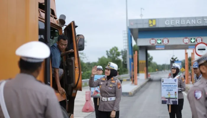 Keselamatan Jadi Komitmen, AKP Shandra Amalia Pimpin Kampanye Tertib Berlalu Lintas di Exit Tol Pinggir