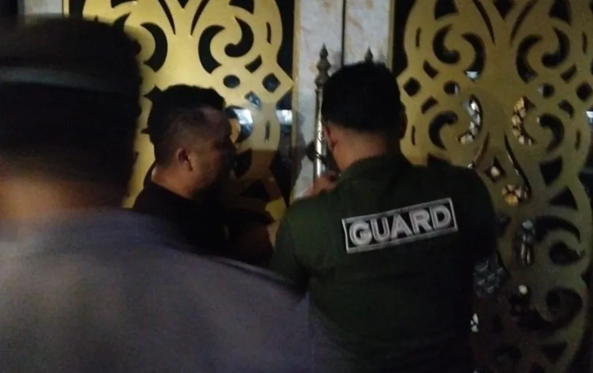 Ditekan Massa, New Paragon Pekanbaru Resmi Ditutup Malam Hari