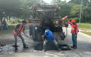 Jelang Lebaran, PUPR Siak Benahi Jalan Penghubung Produksi dan Permukiman