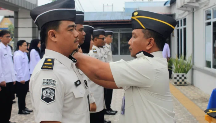 Menguatkan Pilar Pemasyarakatan, Kalapas Bengkalis Sematkan Pangkat dan Kepercayaan Negara