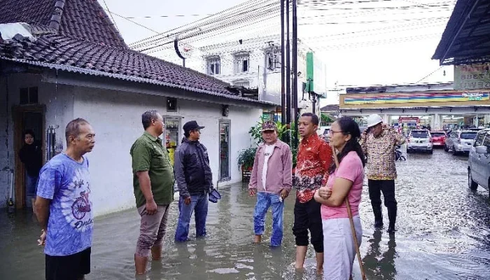 Hujan Deras Picu Banjir di Pringsewu Kota, Bupati Tinjau Sistem Drainase