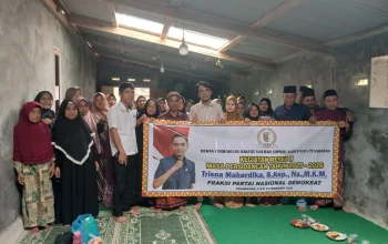 Trisna Mahardika Serahkan Bantuan KWh Listrik untuk Majelis Al Hidayah Kedondong