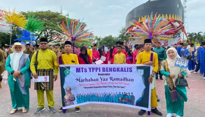 Merajut Iman dalam Irama Sholawat, MTs YPPI Bengkalis Semarakkan Pawai Syiar Ramadhan