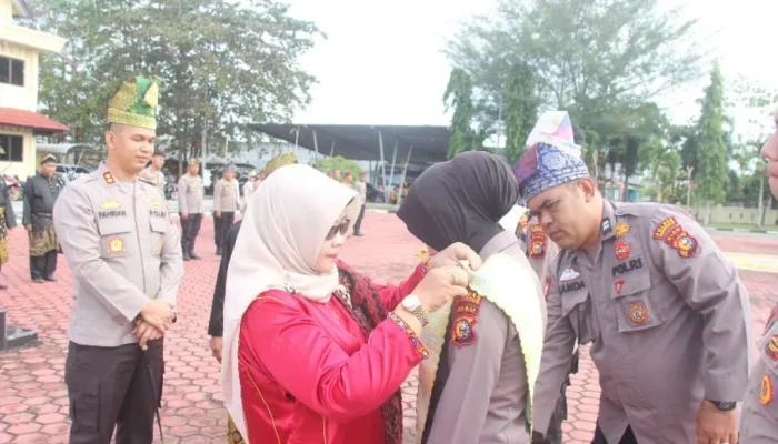 Mengangkat Marwah Melayu, Polres Bengkalis Kenakan Tanjak dan Selempang Secara Resmi