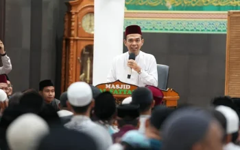 Subuh Ramadan di Siak, Bupati Afni Hadiri Tausiyah UAS di Masjid Al Fatah