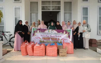 DWP Kuansing Bagikan 150 Takjil di Teluk Kuantan