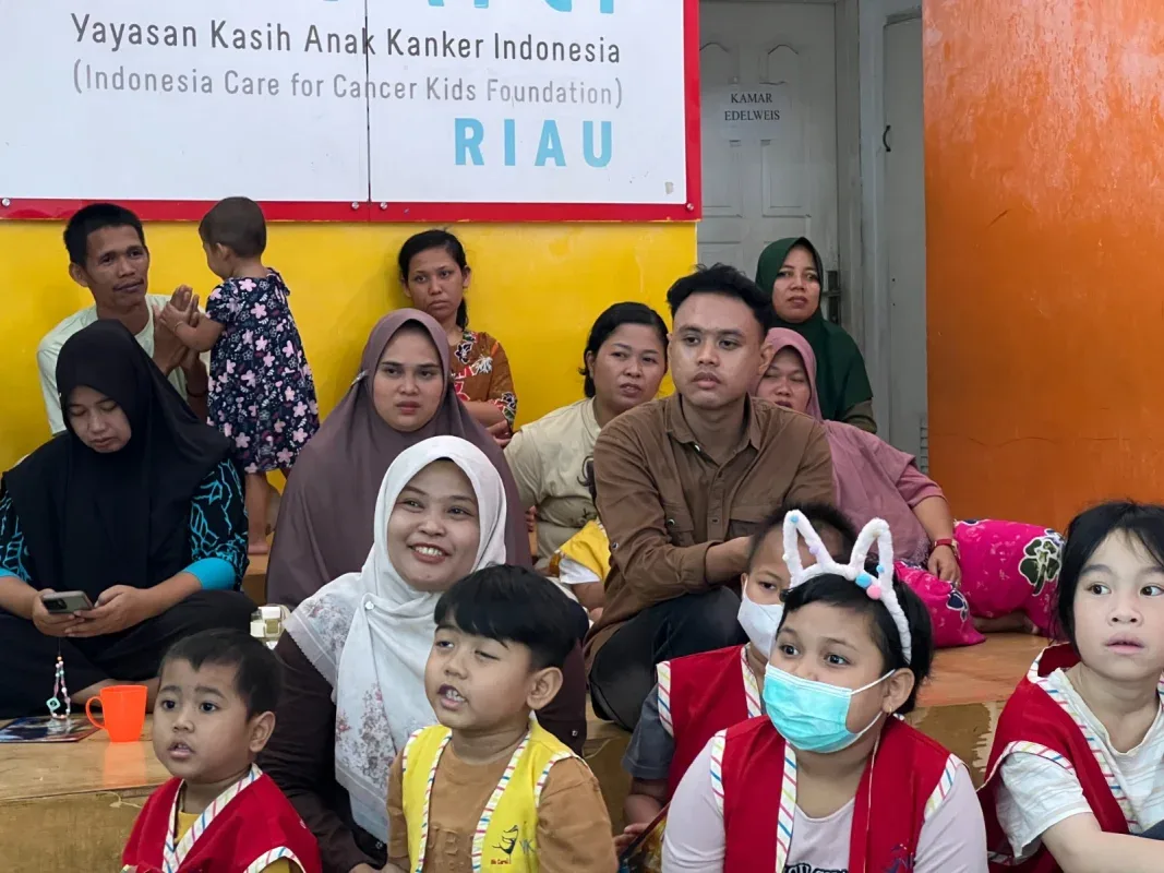 Ramadan Penuh Empati, ARYADUTA Pekanbaru Berbagi dan Hibur Anak Penderita Kanker