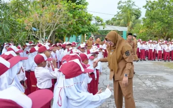 Kembali ke Sekolah Lama, Bupati Siak Tekankan Isu Karakter dan Kepedulian Lingkungan Siswa
