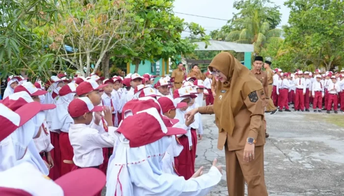 Kembali ke Sekolah Lama, Bupati Siak Tekankan Isu Karakter dan Kepedulian Lingkungan Siswa
