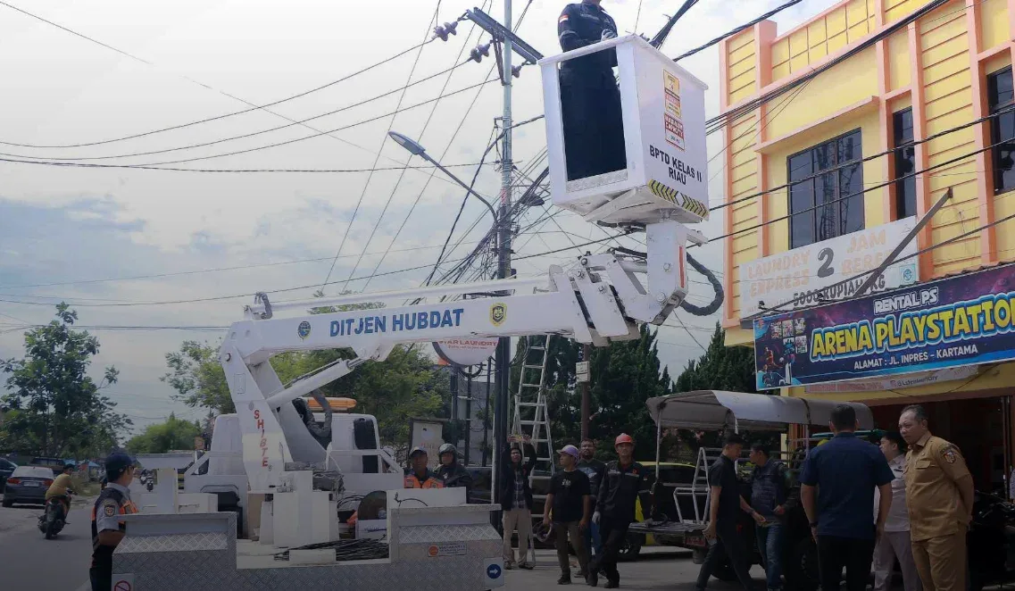 Pekanbaru Minta Regulasi Komdigi, Penataan Kabel Fiber Optik