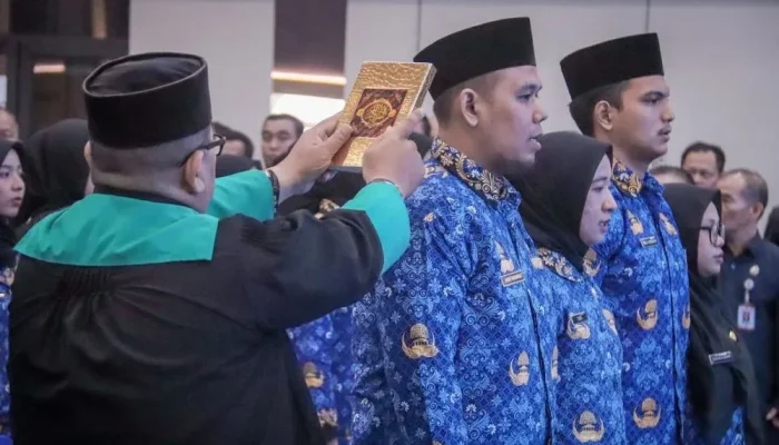 Lantik Ratusan PNS, Wali Kota Pekanbaru Tekankan Integritas dan Pelayanan Total ke Masyarakat