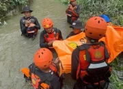 Pria Tewas Terseret Arus Parit Meluap di Pekanbaru