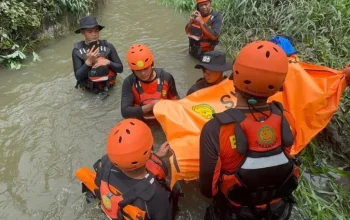 Pria Tewas Terseret Arus Parit Meluap di Pekanbaru