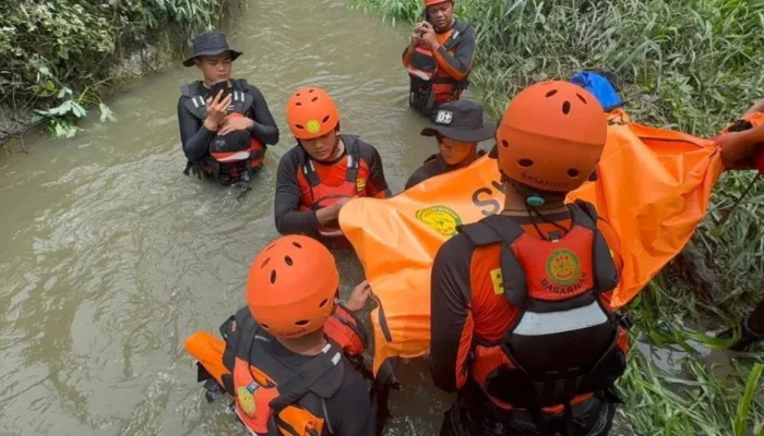 Pria Tewas Terseret Arus Parit Meluap di Pekanbaru, Ditemukan 1,38 Km dari Lokasi Awal