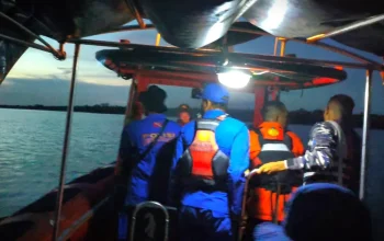 Penumpang Ferry Lompat ke Laut