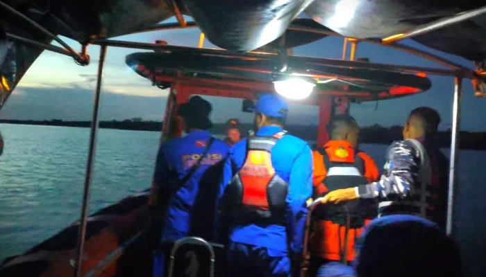 Penumpang Ferry Lompat ke Laut di Perairan Rangsang, Tim SAR Sisir Lokasi Hingga Malam