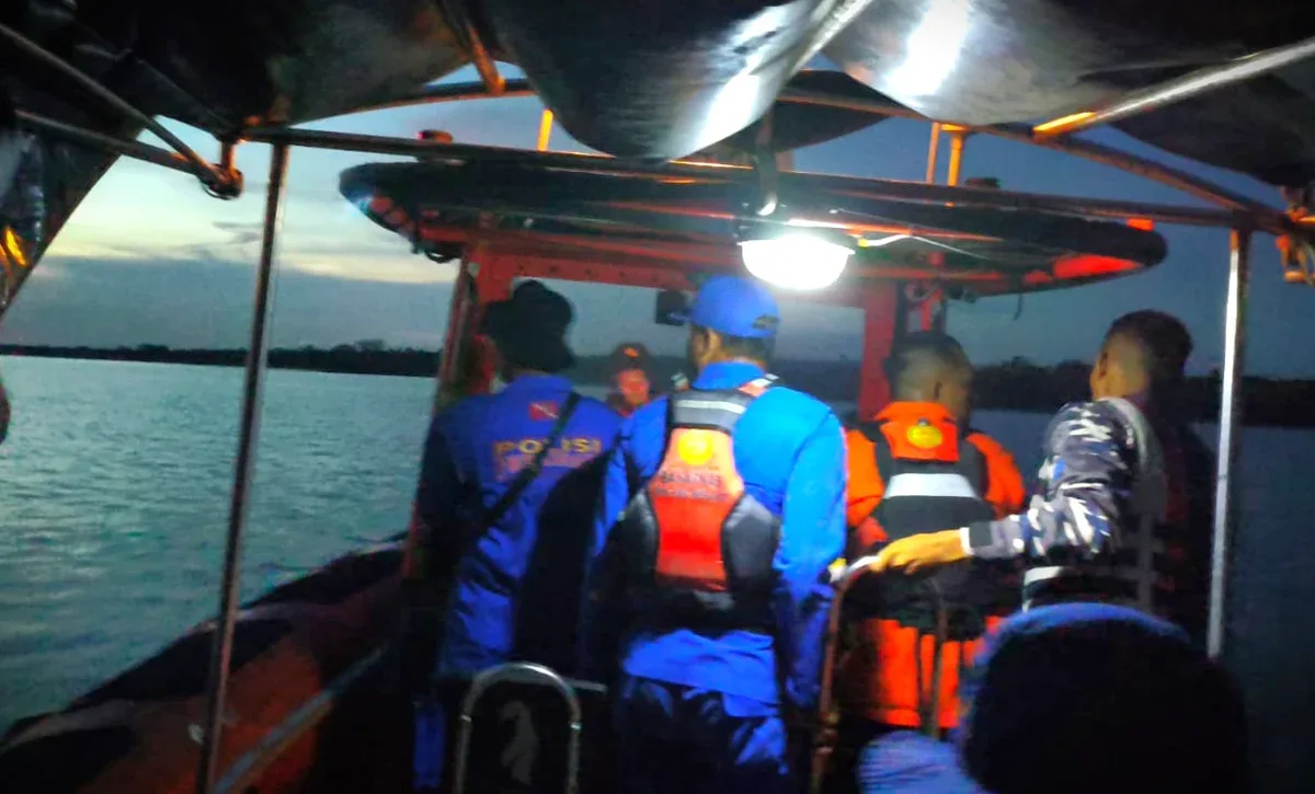 Penumpang Ferry Lompat ke Laut