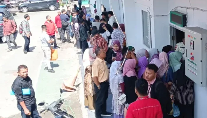 Sidang Korupsi Abdul Wahid Digelar, Simpatisan Padati PN Pekanbaru