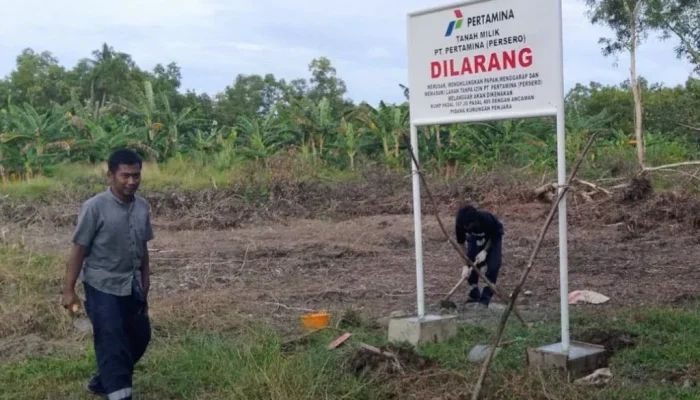 Lahan Terbengkalai Setengah Abad Disegel, Warga Pakning Asal Protes Parkir Masjid Ditolak