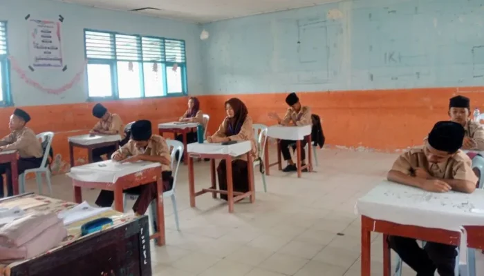 Serius Menatap Kelulusan, Siswa Kelas IX MTs YPPI Bengkalis Jalani UAS