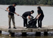 ARYADUTA Pekanbaru Bersihkan Danau Buatan