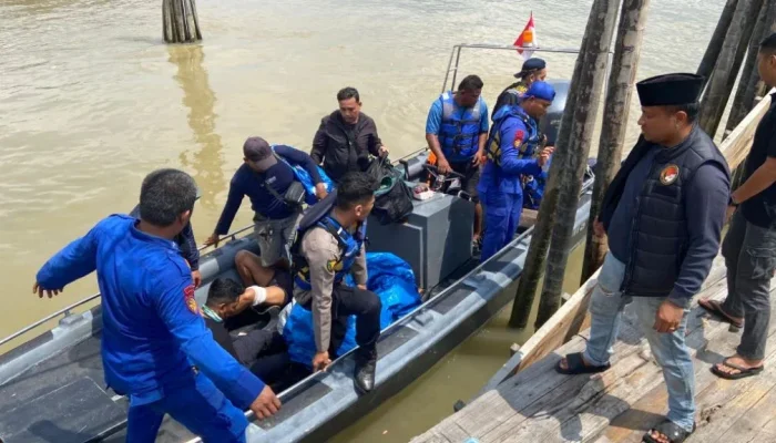 Selat Akar: 27 Kg Sabu Disita, 2 Kurir Ditangkap, 1 Dilumpuhkan di Laut