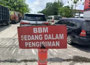 Kelangkaan BBM Pekanbaru Meluas, Antrean SPBU Mengular Jelang Libur Panjang