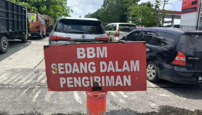 Kelangkaan BBM Pekanbaru Meluas, Antrean SPBU Mengular Jelang Libur Panjang