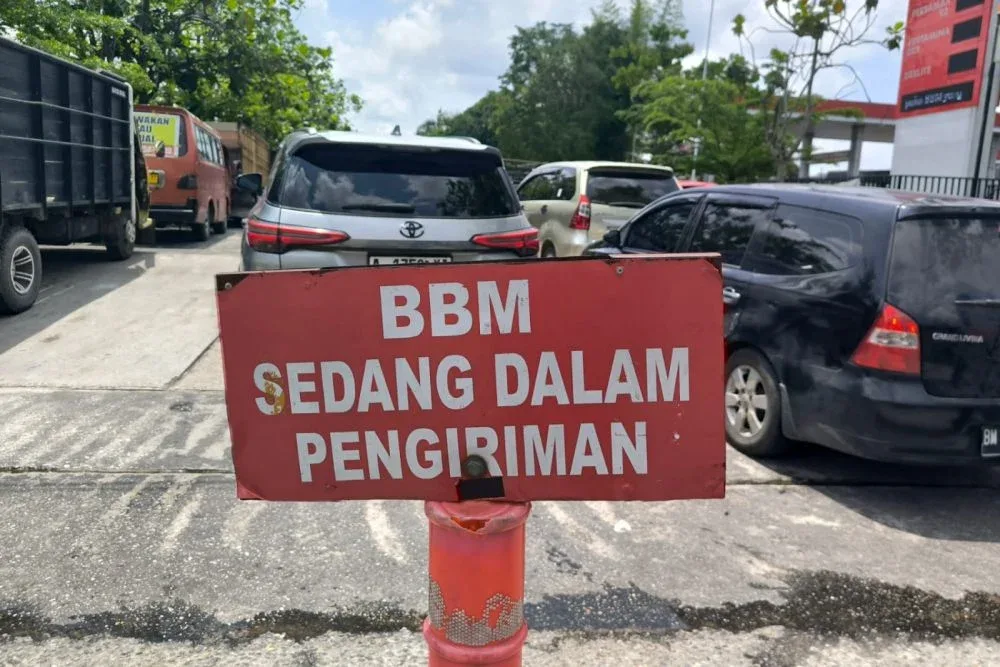 Kelangkaan BBM Pekanbaru Meluas, Antrean SPBU Mengular Jelang Libur Panjang