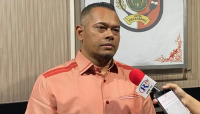 Antrean BBM Mengular di Pekanbaru, DPRD Desak Pertamina Bertindak