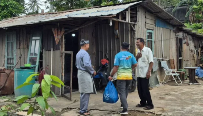 Program Nafkah YBM PLN Ringankan Beban Hidup Lansia Dhuafa di Tanjungpinang