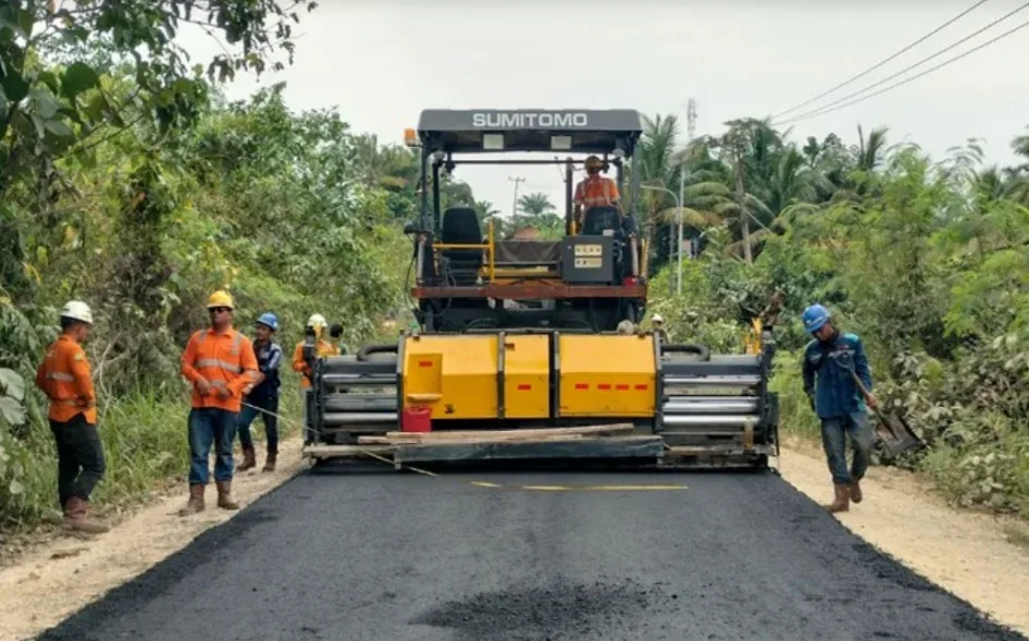 Pemko Pekanbaru Lanjutkan Pengaspalan Jalan Rusak di 15 Kecamatan