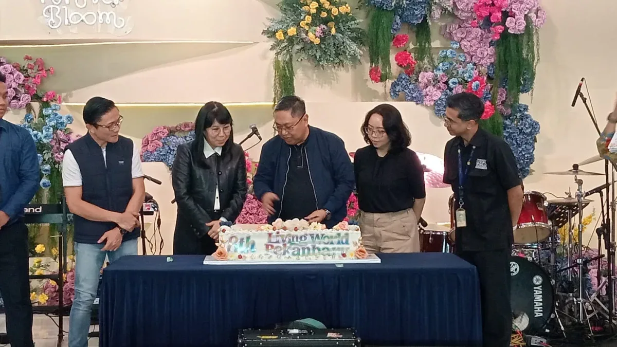 Living World Pekanbaru Rayakan HUT Ke-8, Sal Priadi hingga Innova Zenix Jadi Magnet