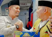 Agung Nugroho Sambut 225 Jemaah Haji Pekanbaru, Bagikan Talam Durian Khas Kota Bertuah