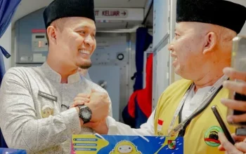 Agung Nugroho Sambut 225 Jemaah Haji Pekanbaru, Bagikan Talam Durian Khas Kota Bertuah